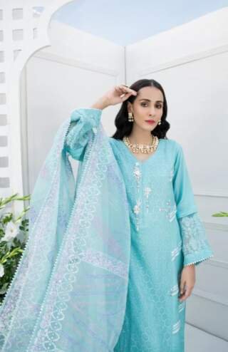 How UK Shoppers Are Embracing Online Pakistani Clothing Trends