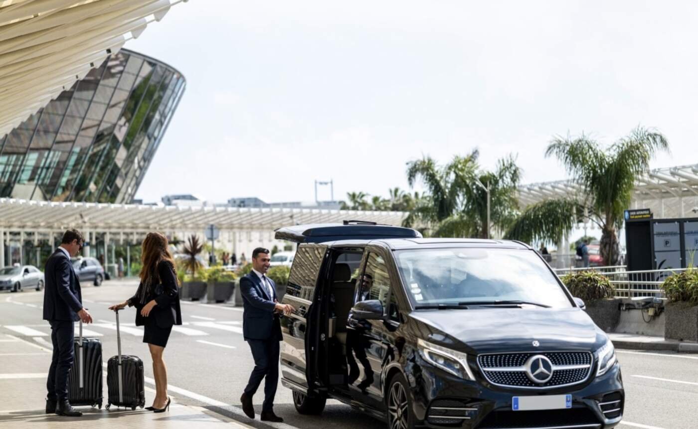 Which Airport Transfer Option Is Best for Stress-Free Travel?