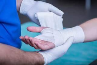 Hand Specialist Surgeon in Dubai Treating Fractures and Pain