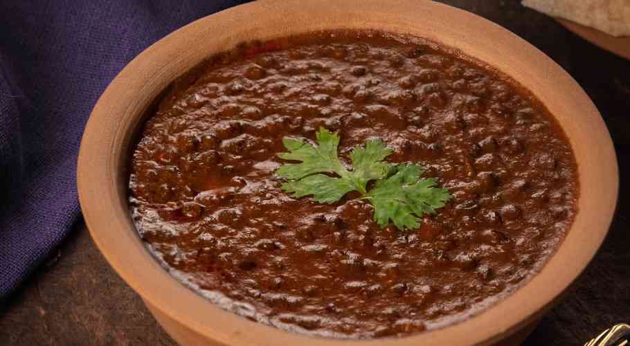Akkha Masoor – A Protein-Rich Kolhapuri Lentil Curry