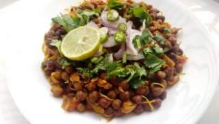 Chana Ghugni Recipe for Diabetes | Healthy East Indian Black Chickpea Snack