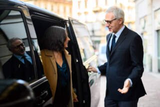 Why Do Business Travelers Use Chauffeur Service Paris?